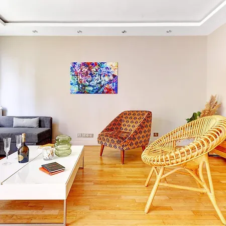 Bm-appartement Chic Avec Terrasse - Champs-elysees