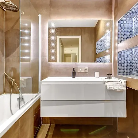 Bm-appartement Chic Avec Terrasse - Champs-elysees Lägenhet